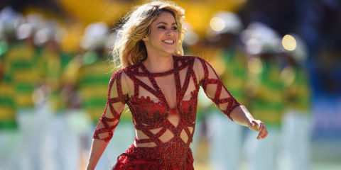 Shakira caught taking selfies by Gerard pique