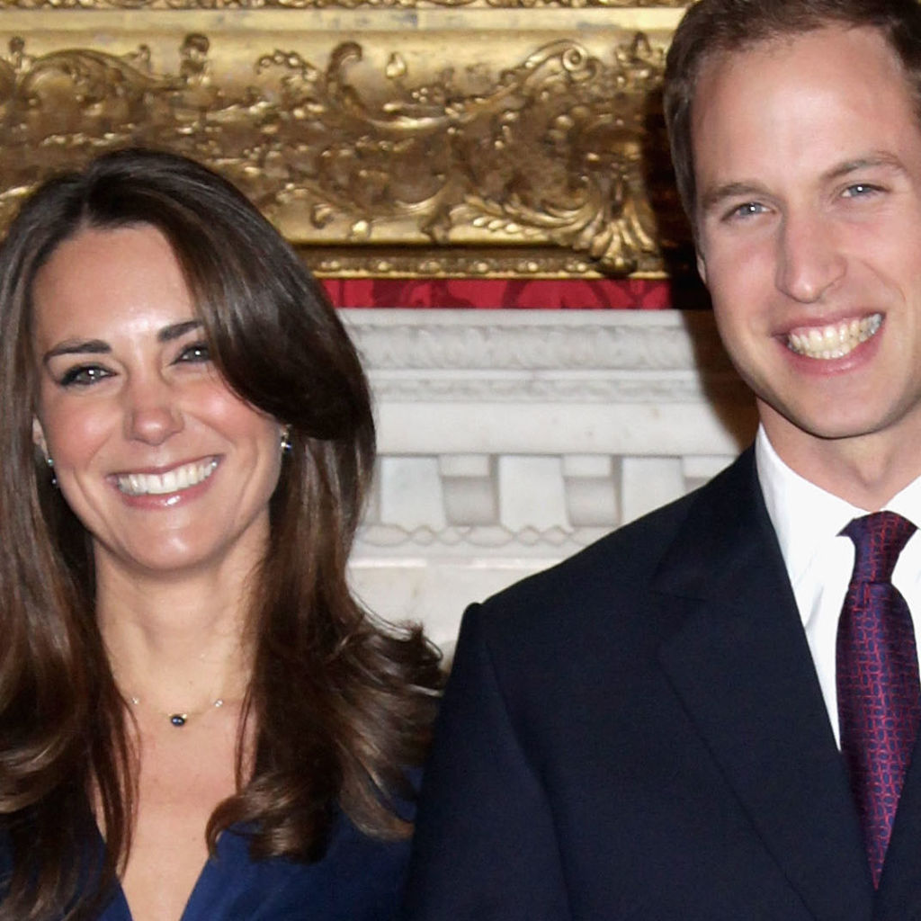 kate middleton engagement announcement dress ' : On the 16th of November 2010, Catherine and William announced to the world that they were engaged to get married. The look of Catherine that
