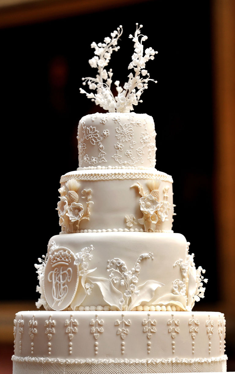 Prince William And Kate Middleton Are Auctioning Off Their Wedding Wedding Cake Elle Uk