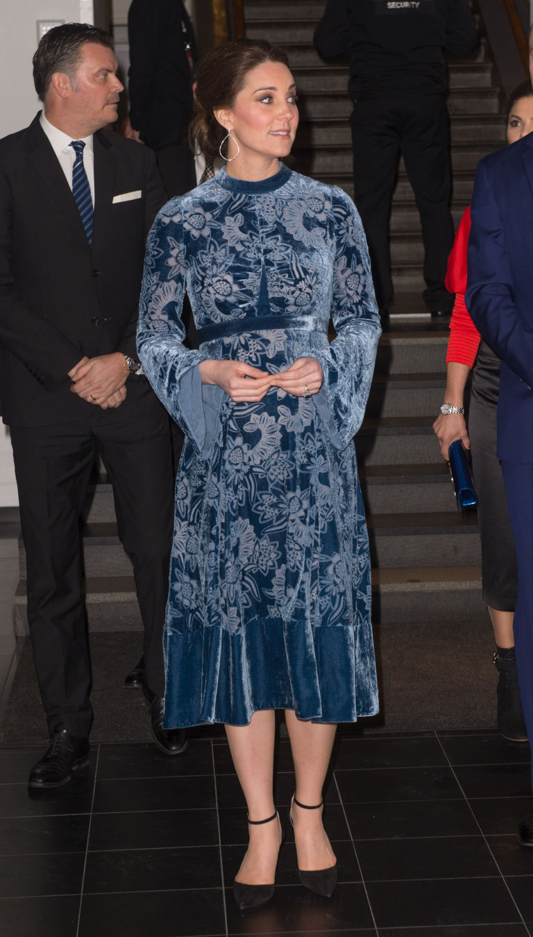 Kate middleton dazzles in alexander mcqueen dress images Kate middleton dazzles in alexander mcqueen dress images