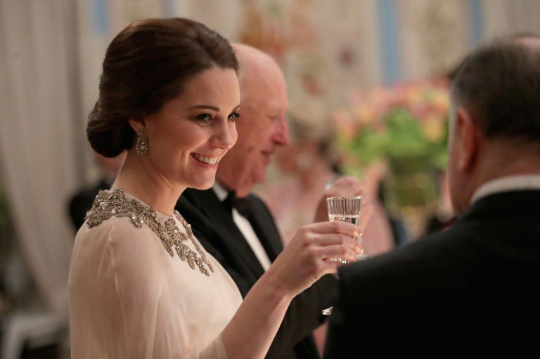 Kate middleton dazzles in alexander mcqueen dress images Kate middleton dazzles in alexander mcqueen dress images